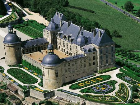 Le chateau d'hautefort avec ces magnifiques jardins