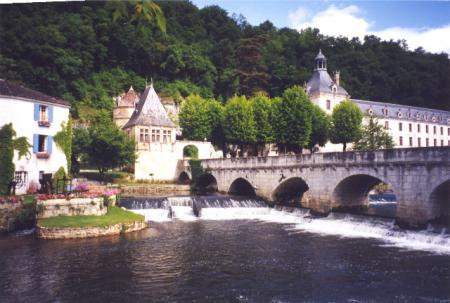 Le pont qui nous amene au jardin au jardin des moines