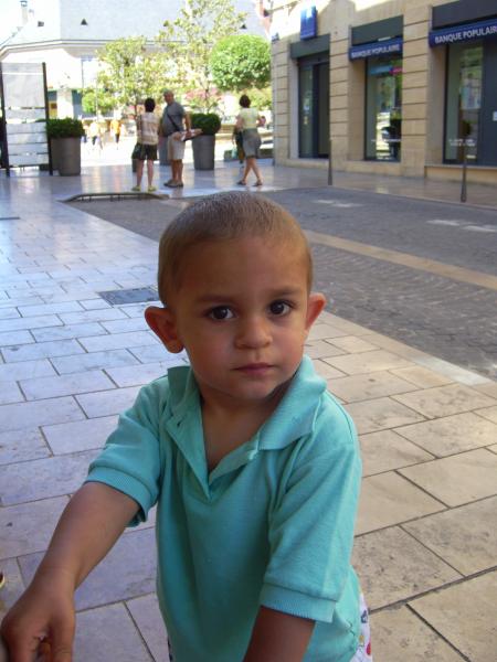 J'ai beau le fatiguer : pas de sieste, marcher des kilometres et des kilometres....Il est infatigable CE GAMIN.