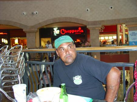 VOICI TONIO MON BEAU FRERE