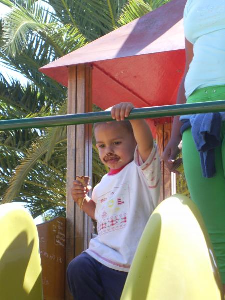 QUAND ROMAIN MANGE, IL EN MET PARTOUT !