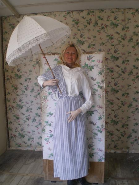 JE VOUS PRESENTE MA TANTE DOMINIQUE